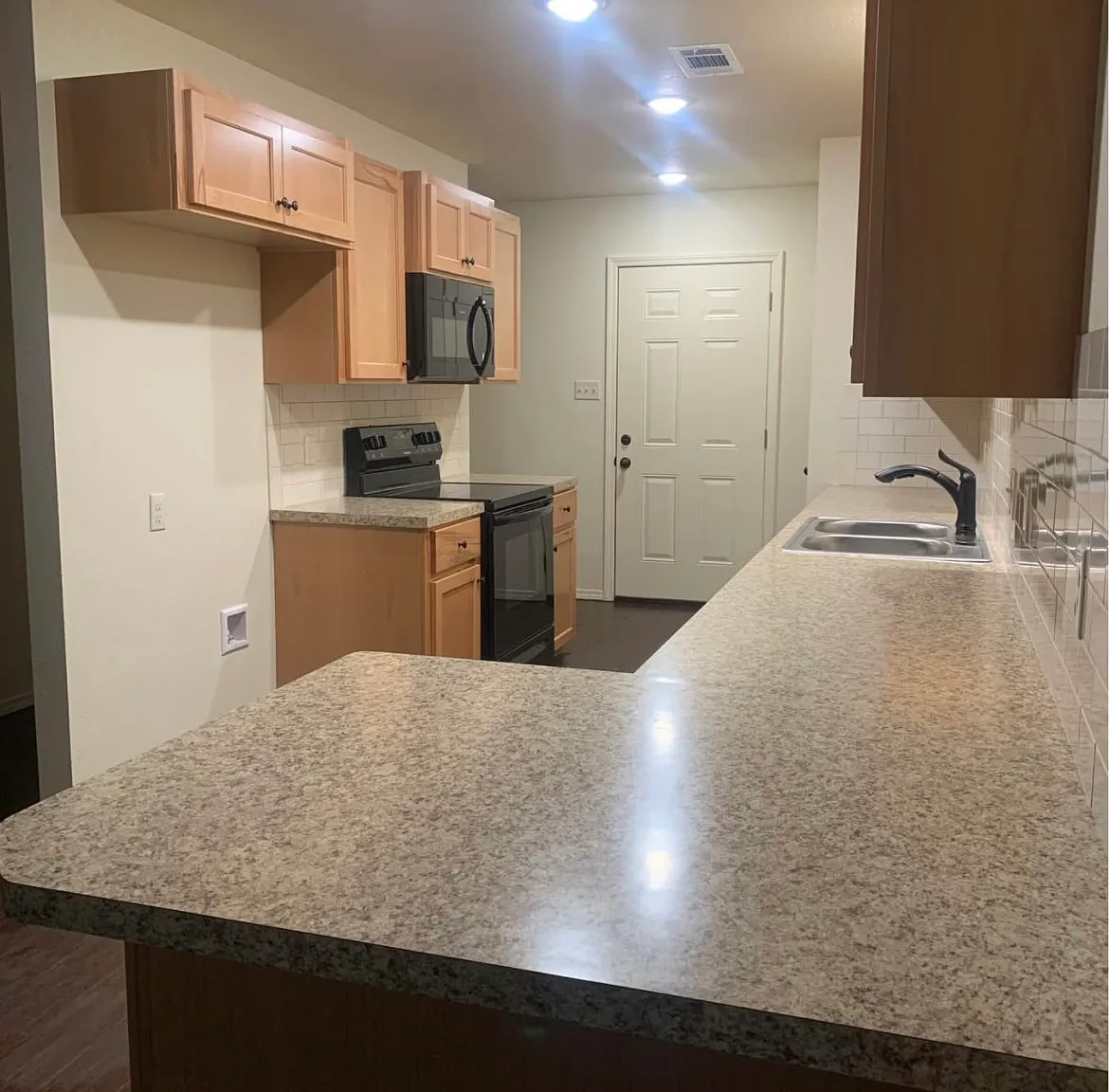 3 bed, 1200 sqft, $1,100 — Photo 3