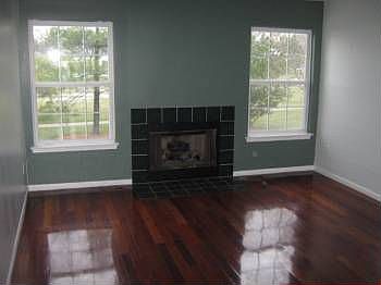 3rd image of 1304 Oaklawn Dr