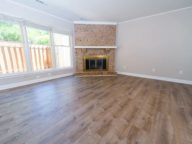 4 Astor Ct — Photo 6