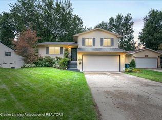 2720 Darien Dr, Lansing, MI 48912