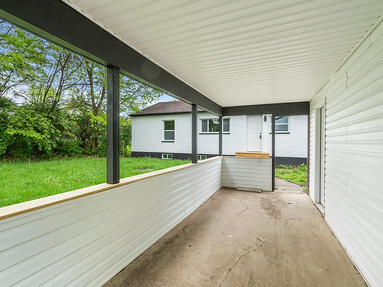 2511 Baywood St — Photo 4