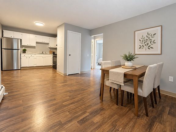 3rd image of 1265 Bodwell Rd APT 1