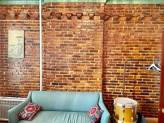 Rented by Pear NYC LLC | media 24