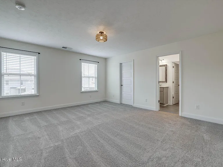 711 Courtland Ln — Photo 33