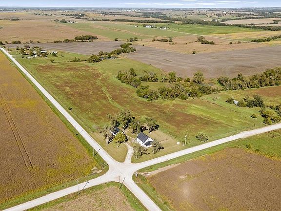 3rd image of 102 N 1st Rd