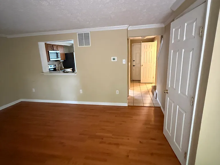 204 Lodgecliffe Ct — Photo 4