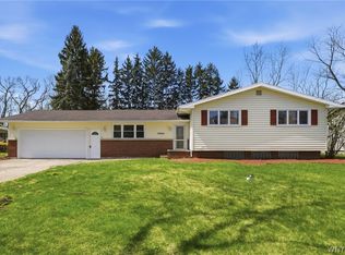 358 Brookwood Dr, Hamburg, NY 14075