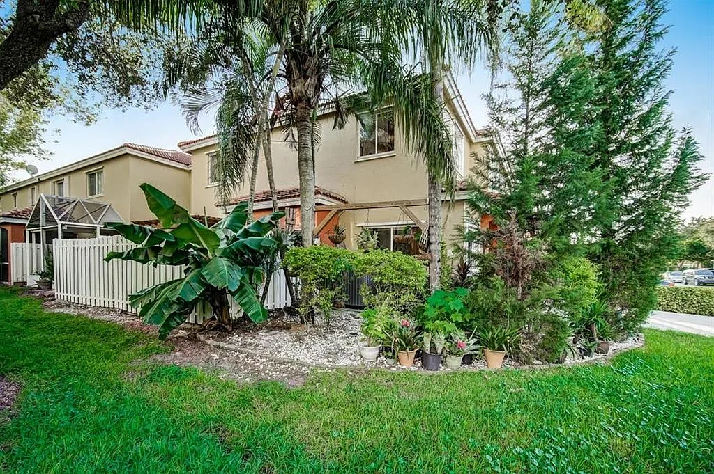 SW 18th St, Miramar — Photo 2