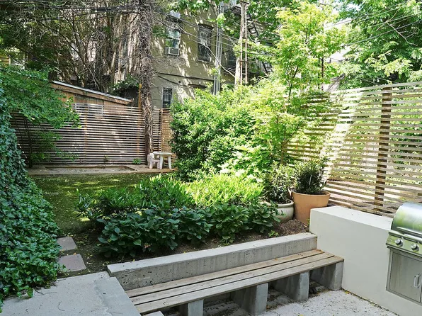 575A Leonard St, Brooklyn, NY 11222