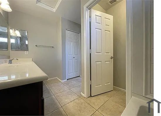 5438 W Jones Ave — Photo 11