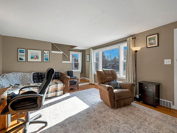 3rd image of 658 Appleton Rd