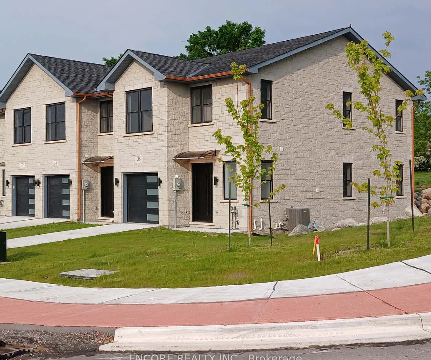 3 bed, $2,700 — Photo 2