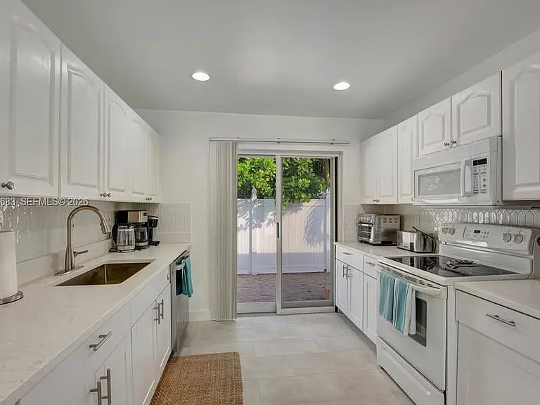 1319 SW 30th St #A — Photo 10