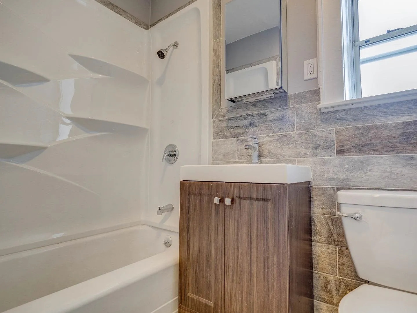2 bed, 1.0 bath, 900 sqft, $2,100 — Photo 3