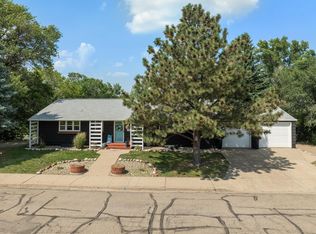 203 7th Ave SE, Minot, ND 58701