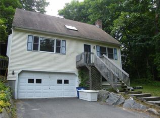 40 N Main St, Essex, CT 06426