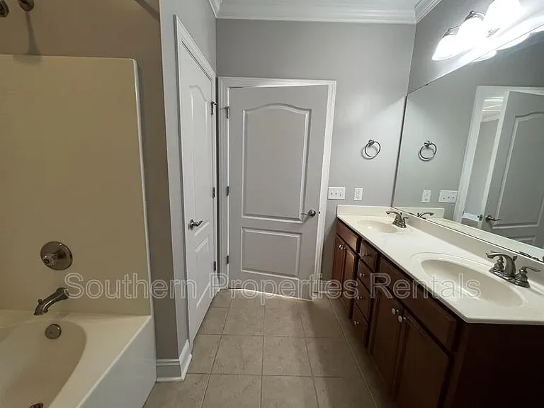 411 Gallery Dr #204-1 — Photo 22