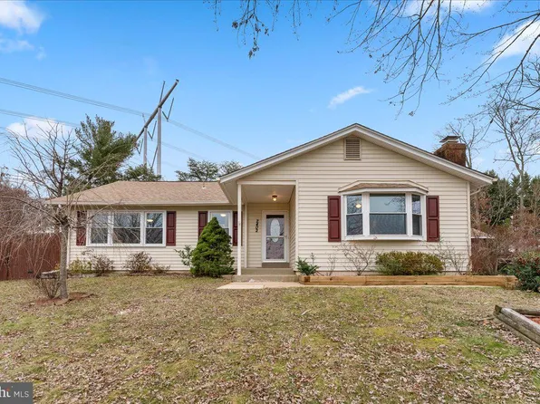 2402 Sagamore Ct, Woodbridge, VA 22192