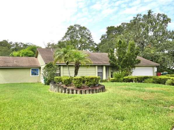 1407 Oakwood Ln, Plant City, FL 33563