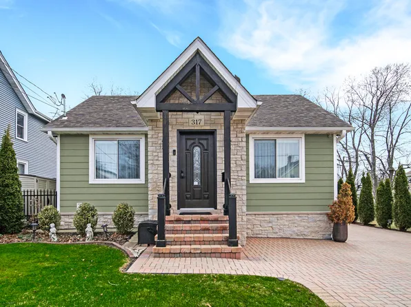 317 Highwood Ave, Highwood, IL 60040
