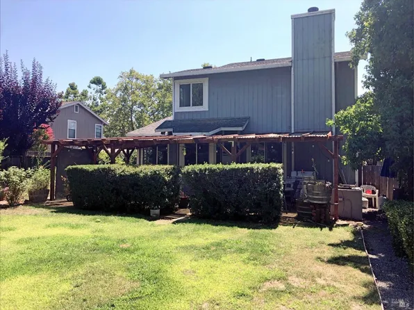 2441 Quail Hollow Drive, Santa Rosa, CA 95403