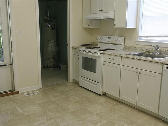 3rd image of 124 South Ave