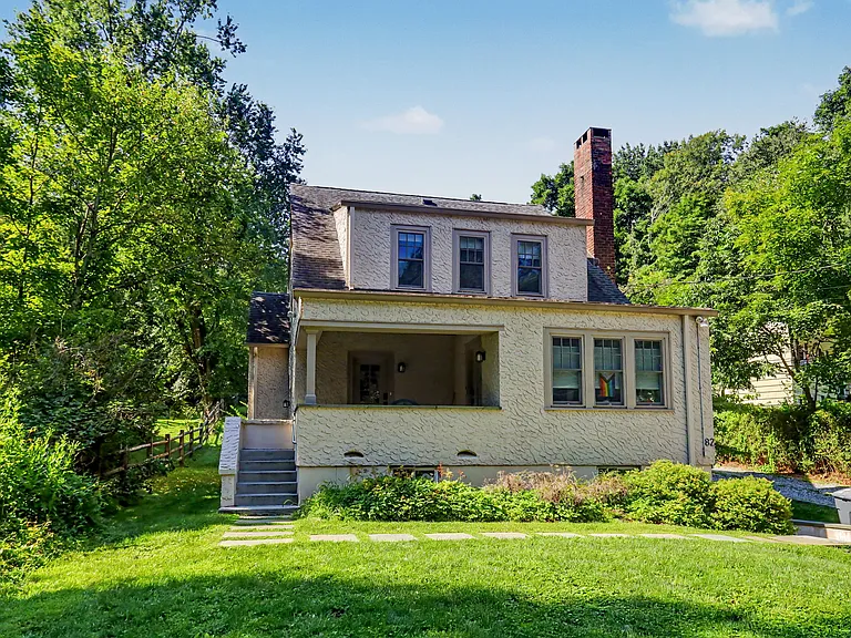 82 Douglas Rd #B — Photo 1