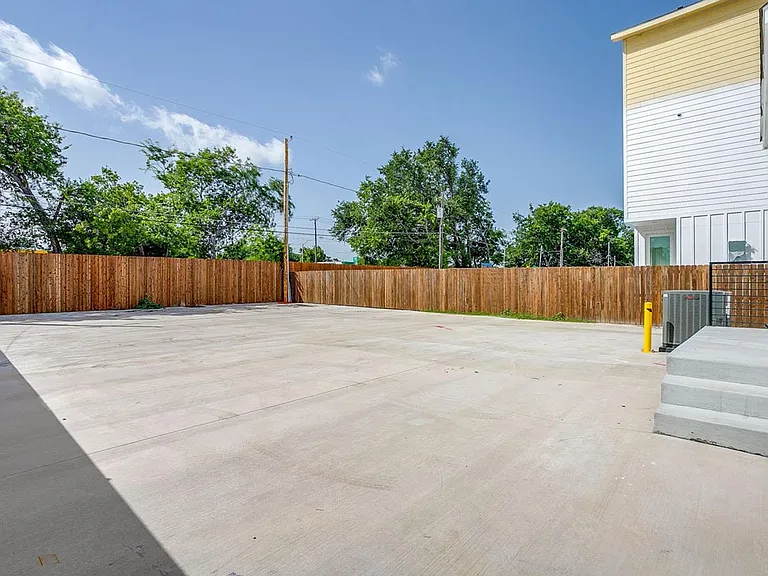 2333 Benbrook Blvd — Photo 43