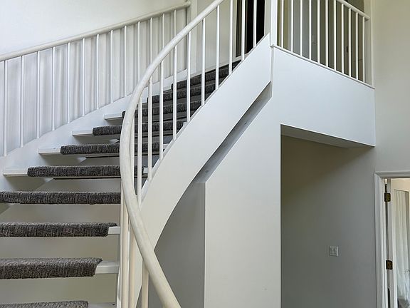 Foyer staircase