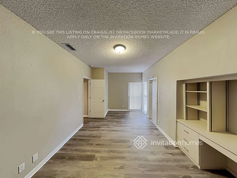 8041 Buttonwood Cir — Photo 14