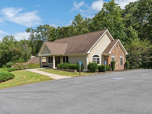 4th image of 34 Jaspers Ln