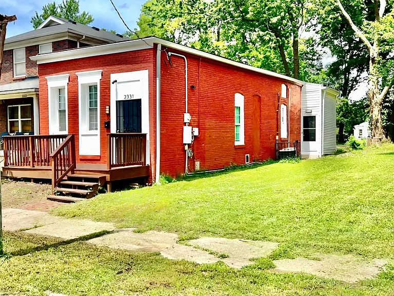 2331 Cedar St — Photo 1