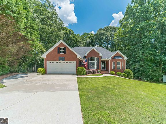 2nd image of 821 Harvest Ln