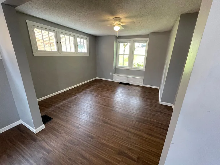1329 Illinois Ave — Photo 3