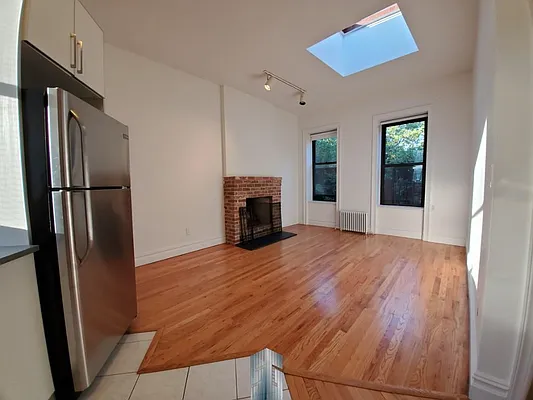 Rented by Skyline Group Real Estate | media 9