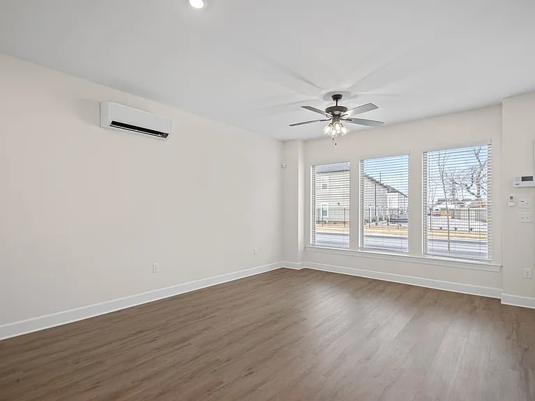 400 Parker St — Photo 21