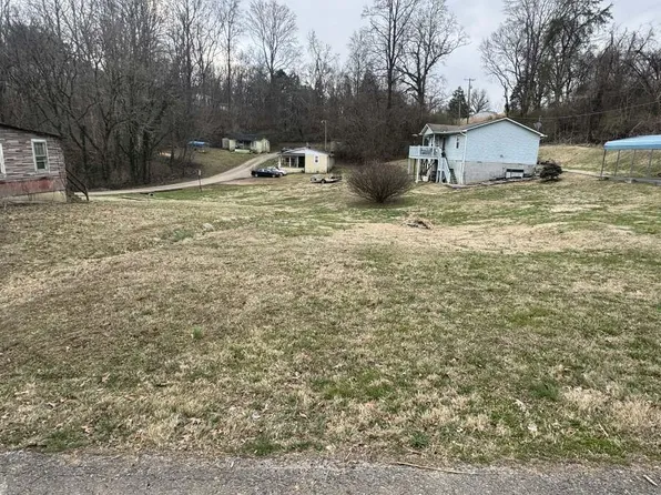620 Young Ln, Clinton, TN 37716