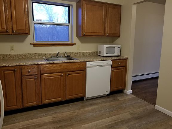 5th image of 14 Mary Phyllis Ln #B