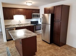 240 Williamsburg Dr APT 5, Thiensville, WI 53092