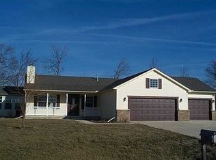 1527 Circle Dr, Millbury, OH 43447