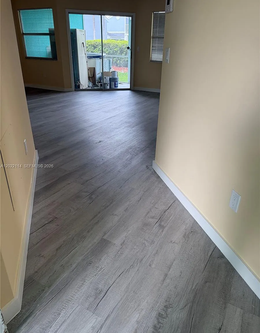 Keys Gate Condo No Three — Photo 3