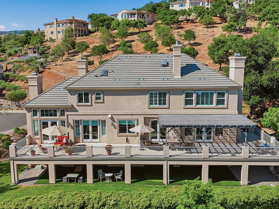 1st image of 5 Silverstone Court