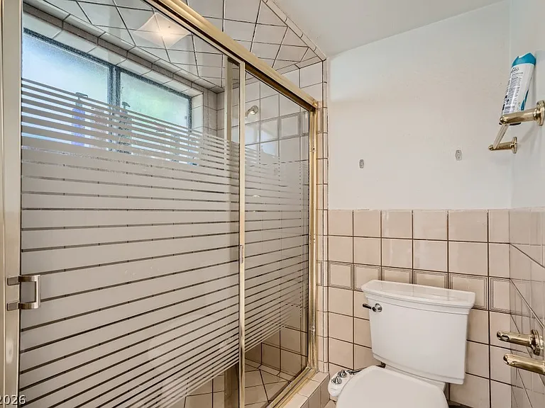 5945 N El Capitan Way — Photo 24