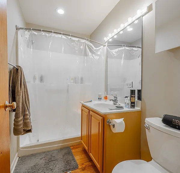 1114 W Hubbard St #2F — Photo 16