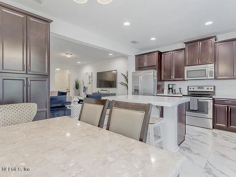 162 Nelson Ln — Photo 12