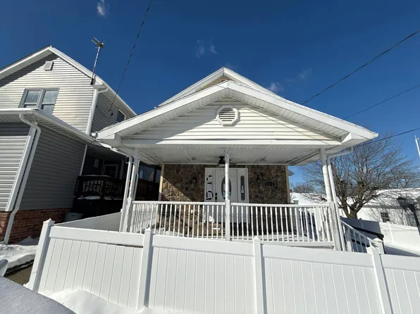 811 Park St, California, PA 15419