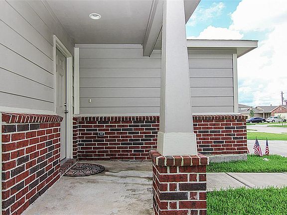 3rd image of 12103 Helvick Crescent Ave
