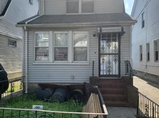 8024 162nd St, Jamaica, NY 11432
