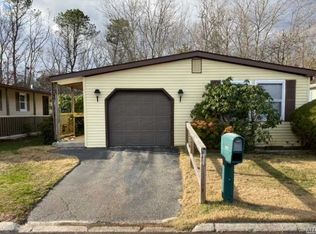 157 Village Cir W, Manorville, NY 11949