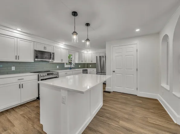 23 High St, Leominster, MA 01453